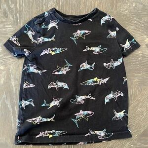 Shark graphic tee. XS (4-5)